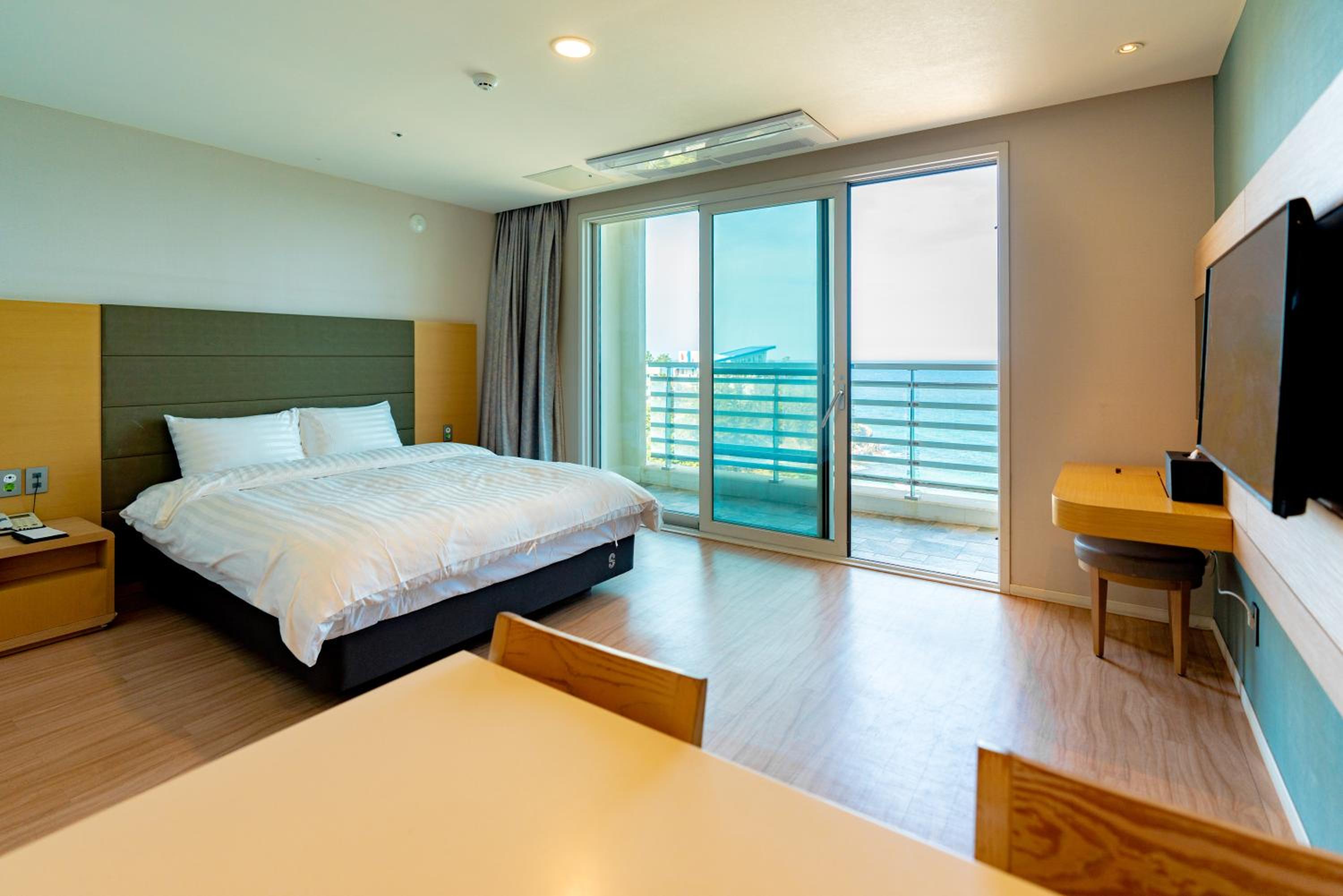 Resort, Family, 2 Futon Beds, Beach Front, Ocean View, Kitchen