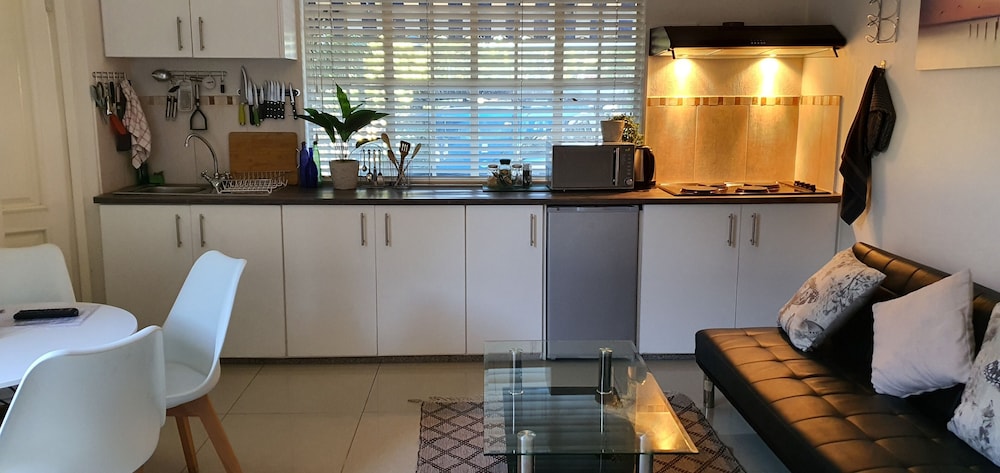 Pepper Tree Bnb 20/50