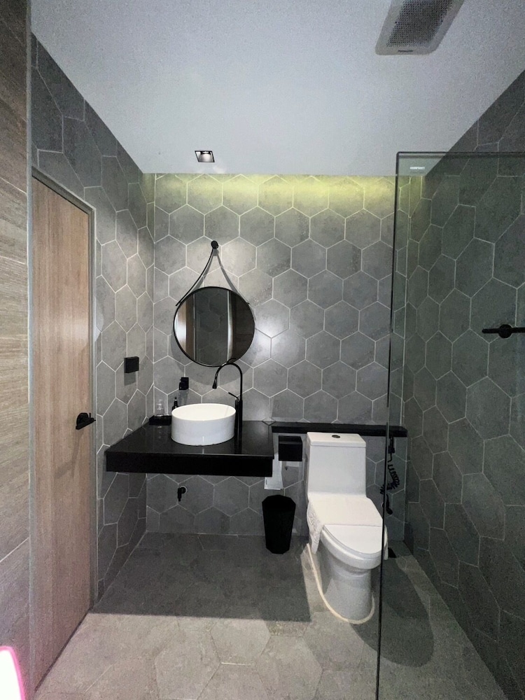 M2 Hotel Waterside 23/24