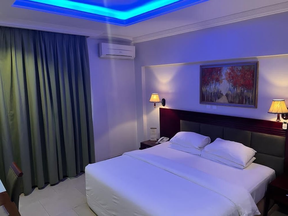 Check Inn Hotel Abuja 3/35