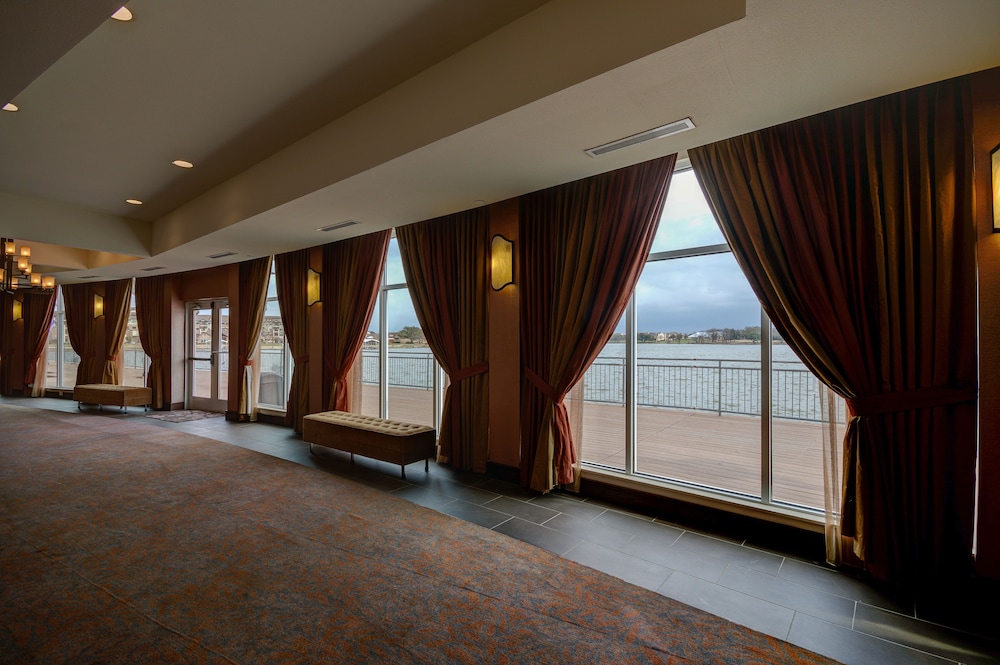 Hilton Garden Inn Granbury 27/64