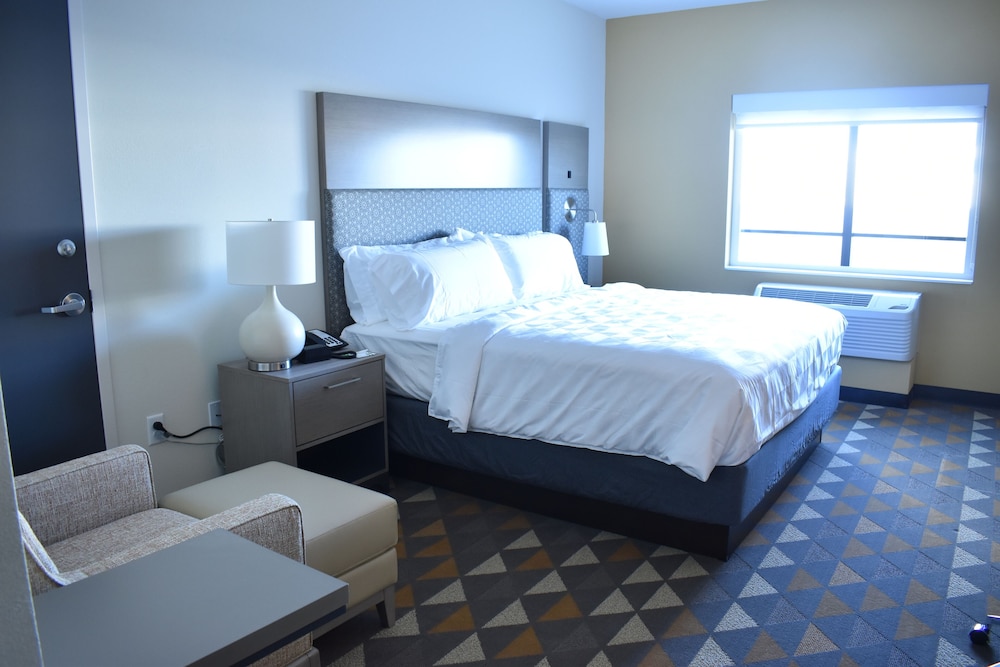Holiday Inn Kansas City - Northeast 11/55