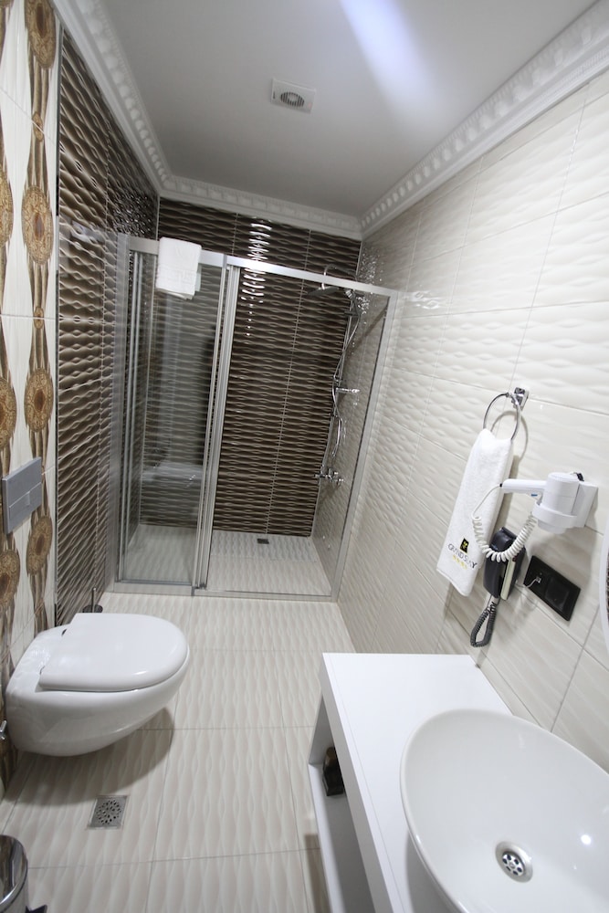 Grand Silay Hotel 49/50