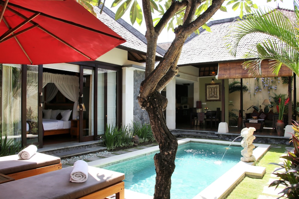 THE SANYAS SUITE 33/72