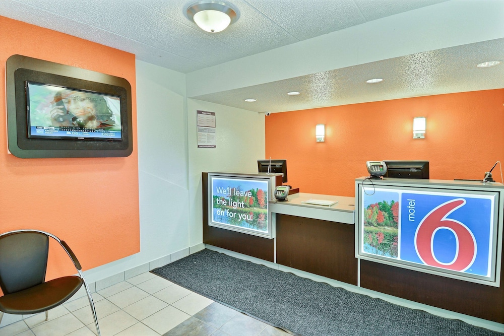 Motel6 Nashua, NH - South 7/55