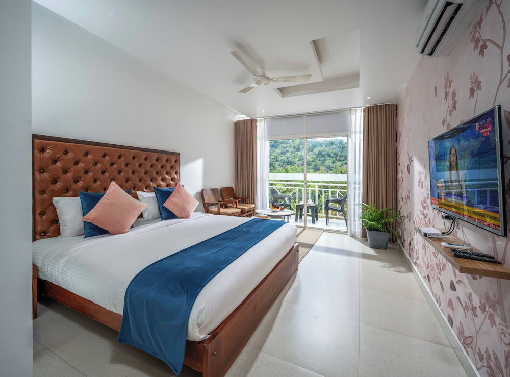 Retreat, King Bed