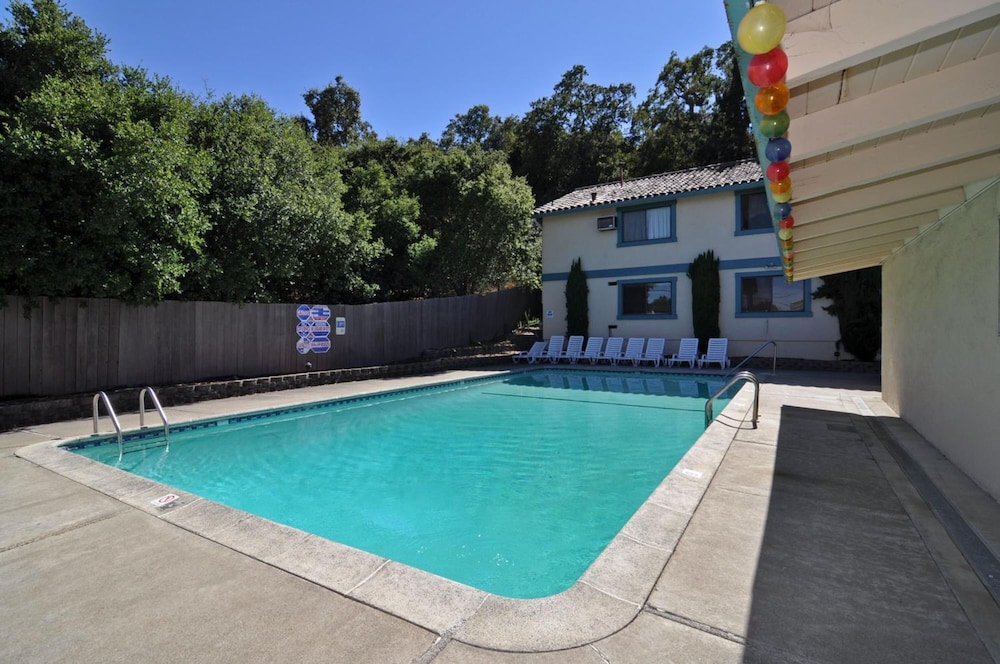 Marinwood Inn & Suites 5/43