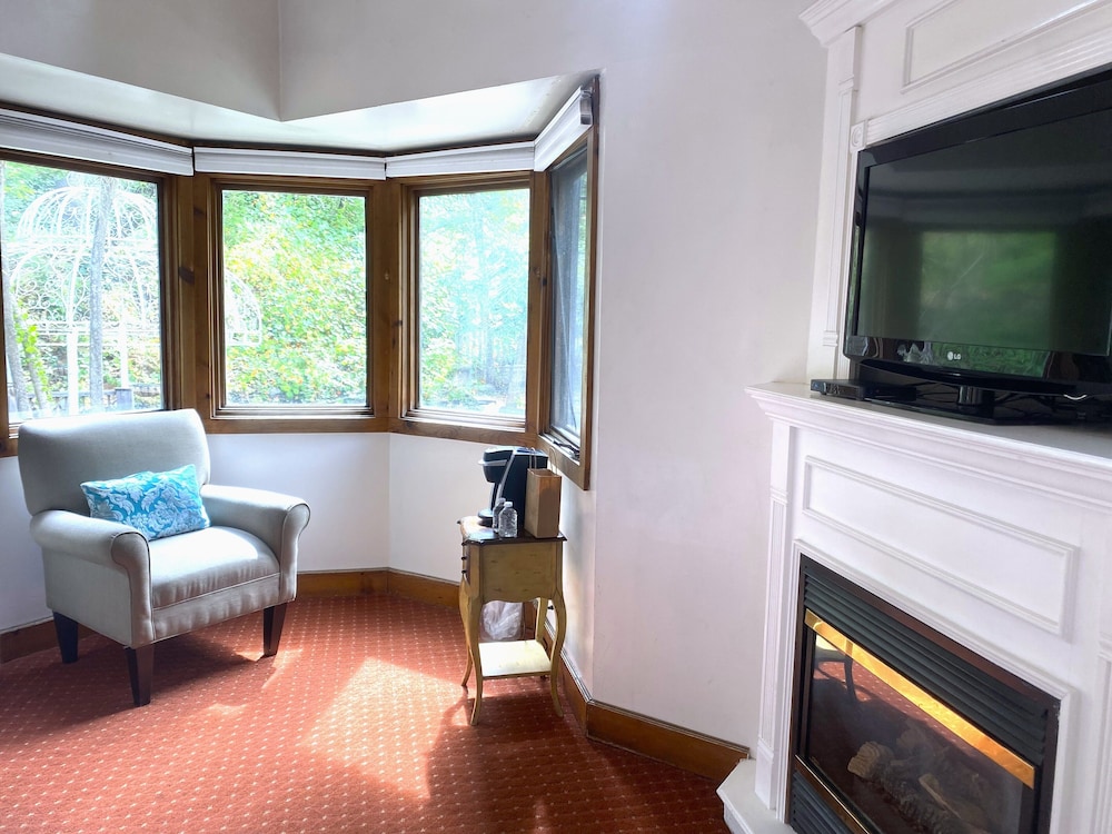Babbling Brook Inn 36/70