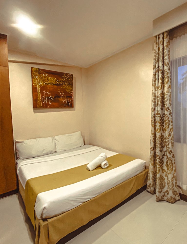 DELUXE, DOUBLE BED