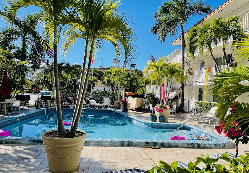 Ocean Mile Hotel 63/65
