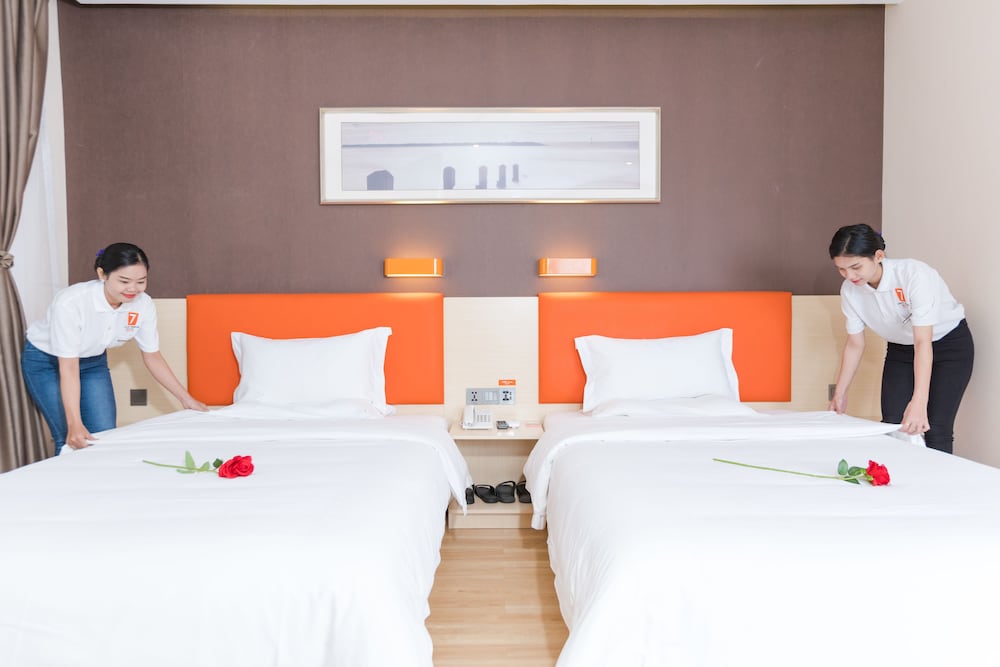 7 Days Premium Hotel 27/56