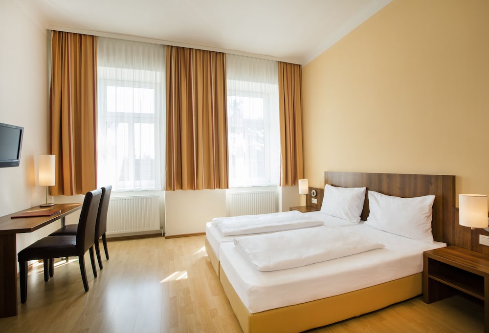 Hotel Hahn 11/43
