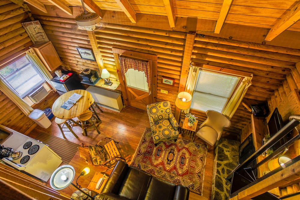 Mountainaire Inn and Log Cabins 30/50