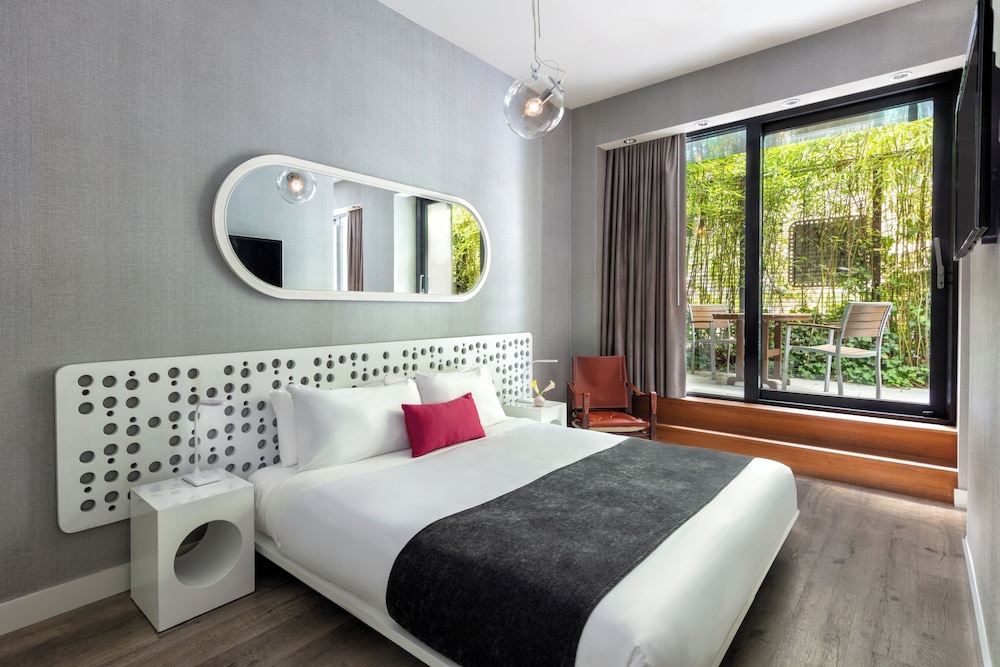 Gold, King Bed, Pool Access