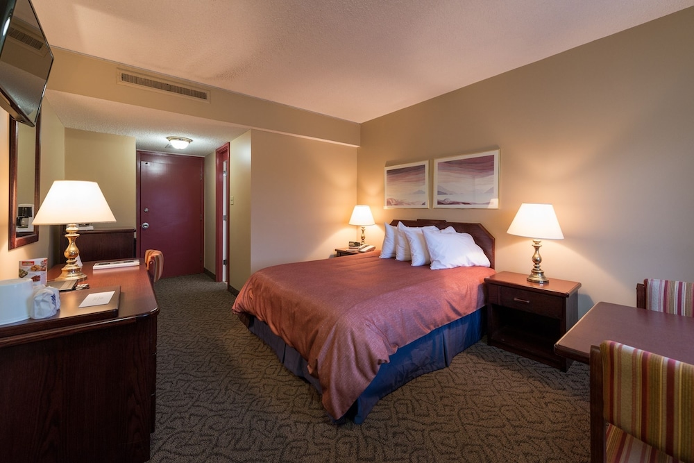 Travelodge by Wyndham Winnipeg Airport West 13/26