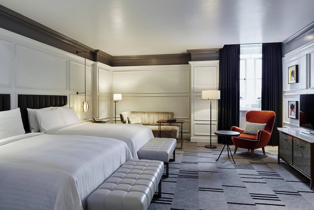 DELUXE, 2 DOUBLE BEDS