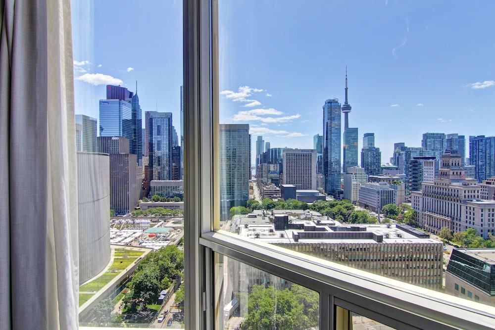DoubleTree by Hilton Hotel Toronto Downtown photo2