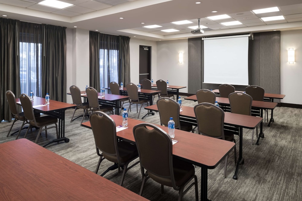 Hyatt Place Jacksonville Airport 33/45