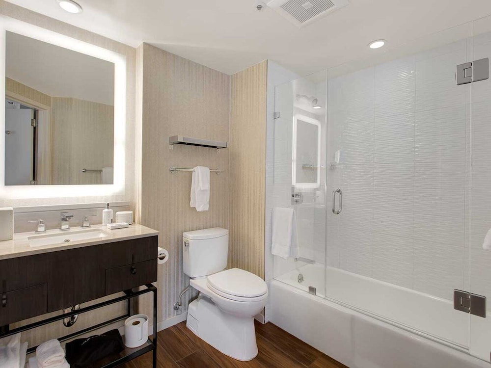 Junior Suite, King Bed, Hotel Zoe Fishermans Wharf 4/8
