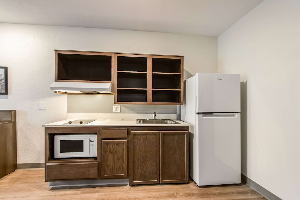 WoodSpring Suites Doral Miami Airport 37/51