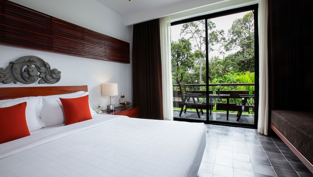 LYNNAYA URBAN RIVER RESORT 24/69