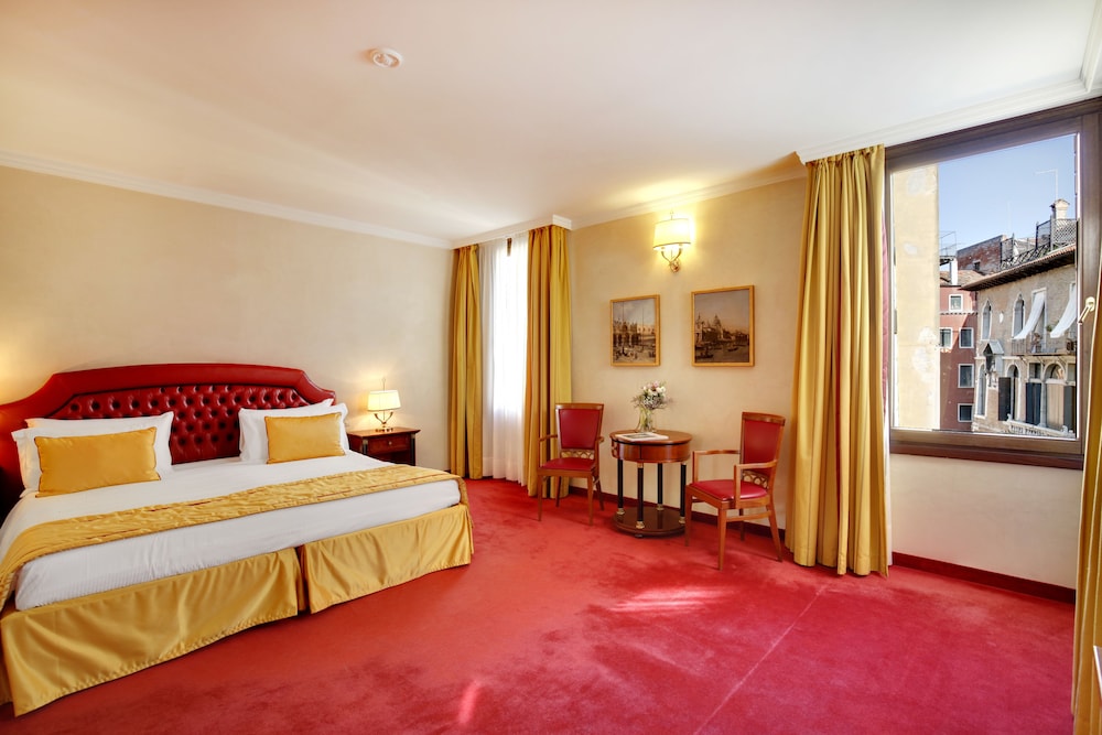COMFORT, SUITE