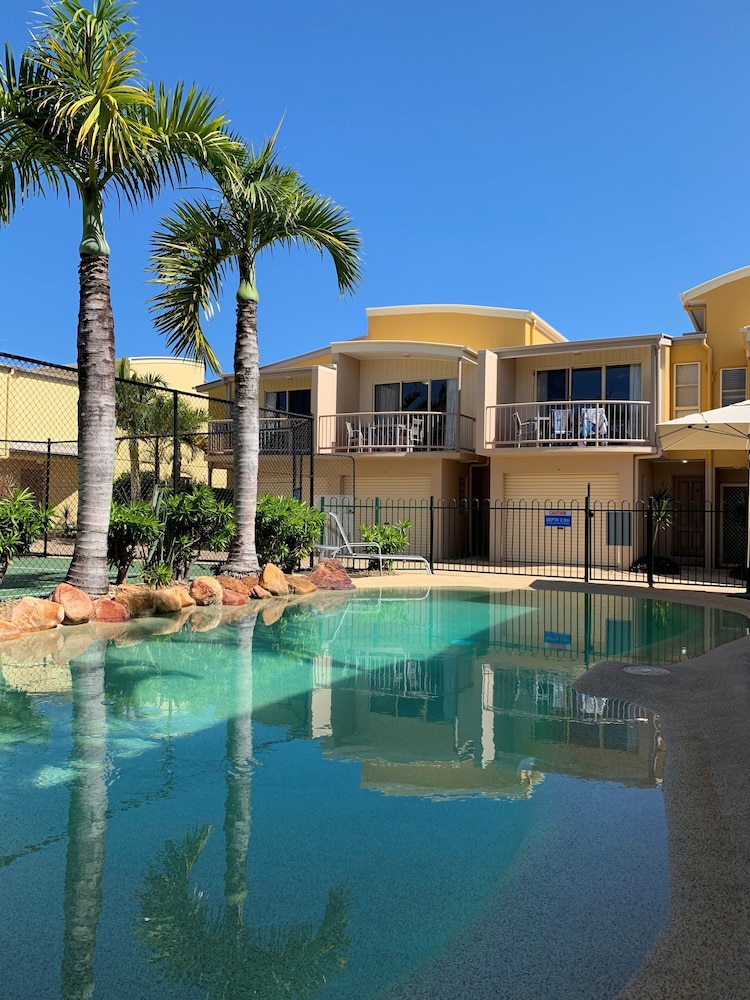 COOLUM BEACH GETAWAY RESORT 1/58