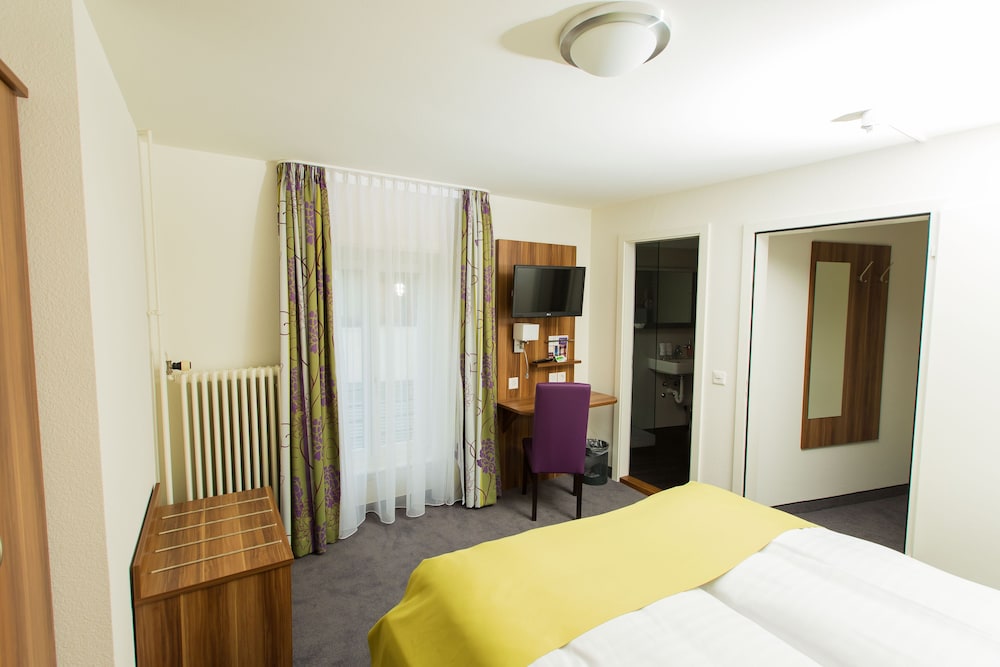 Hotel Restaurant Resslirytti 19/61
