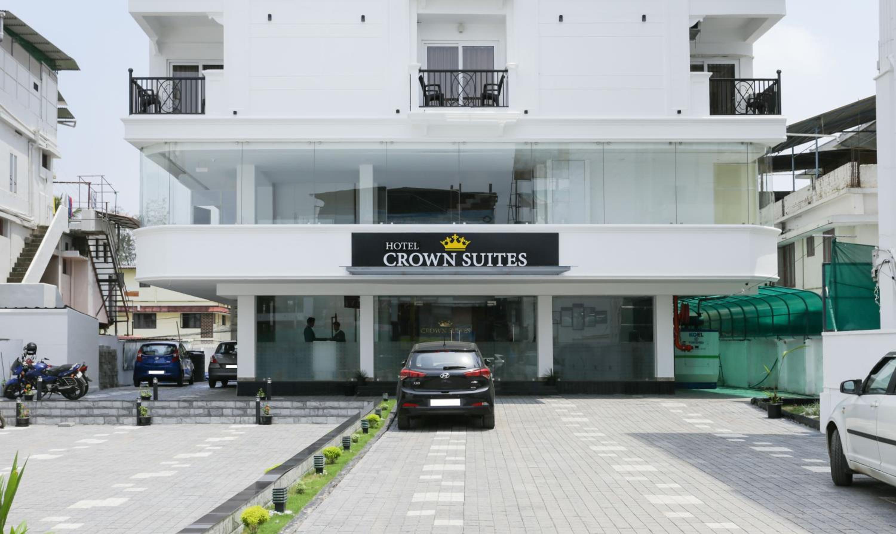 Hotel Crown Suites 25/26