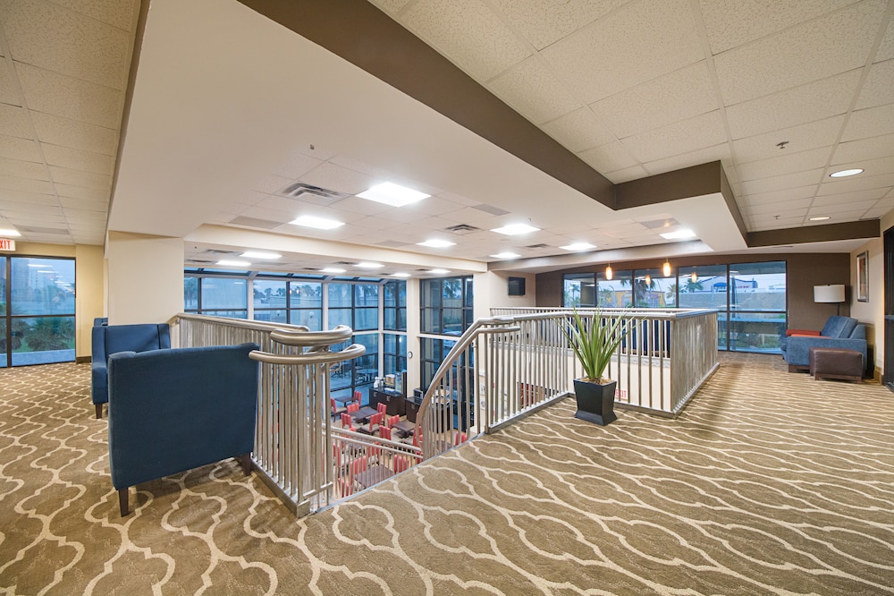 Comfort Suites Beachside 33/44