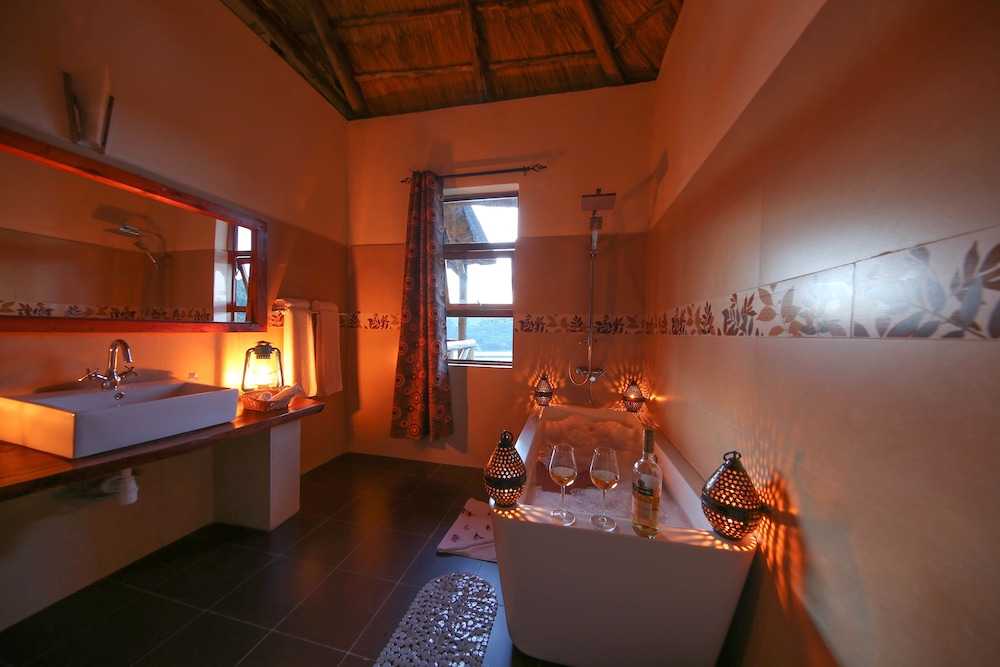 Crater Safari Lodge 15/50