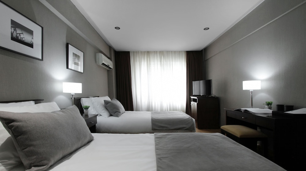 Hotel 8 de Octubre 6/48