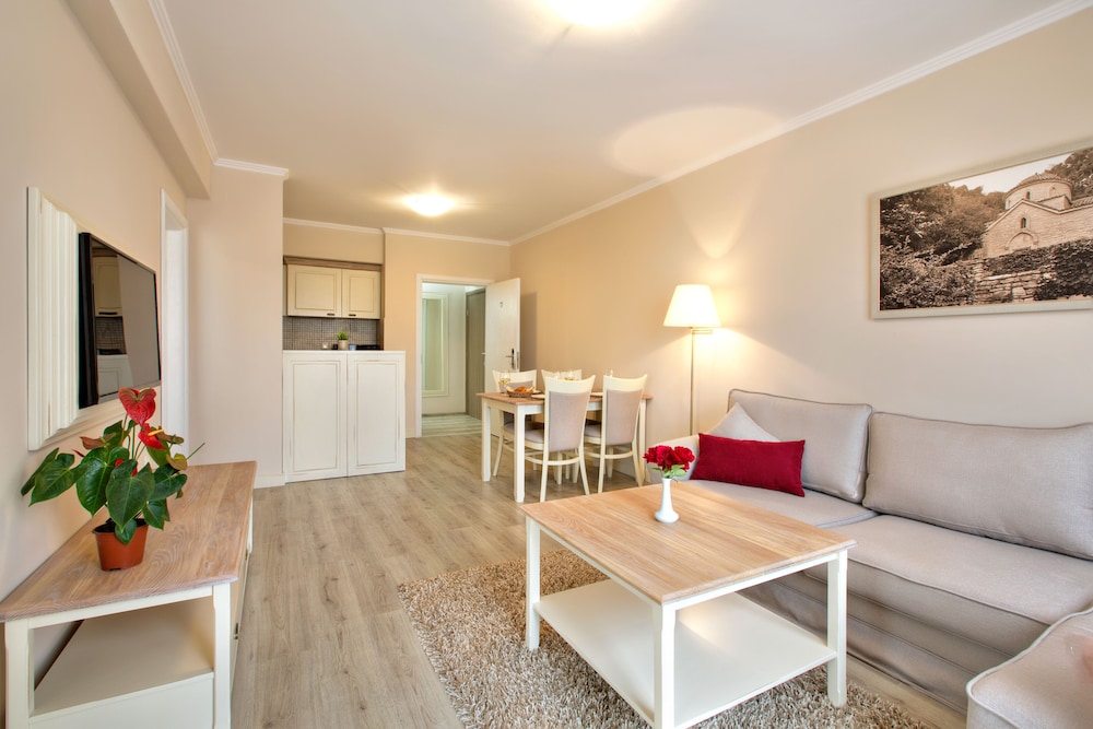 White Rock Castle Suite Hotel & Spa 33/47