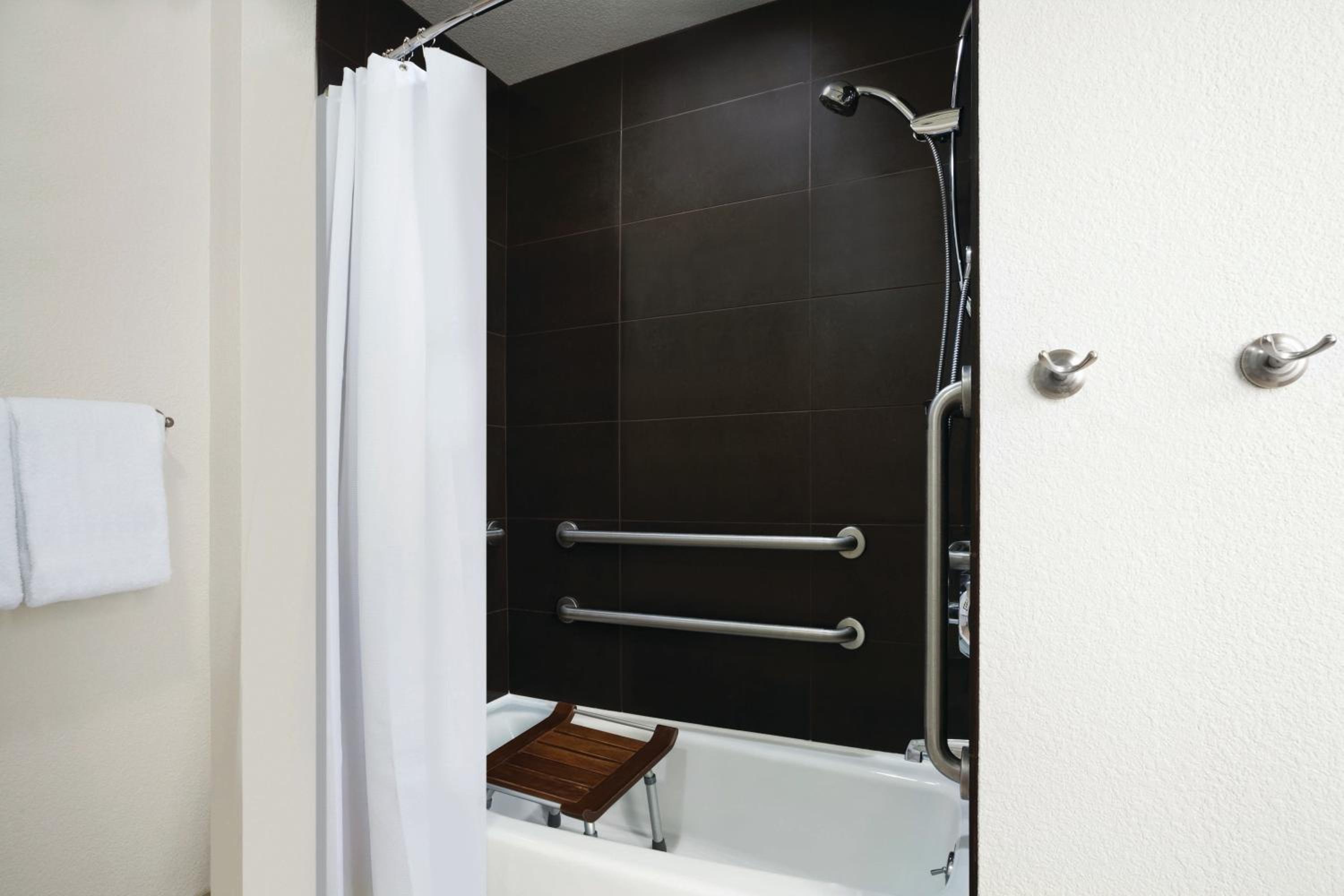 2 Bedrooms, Suite, Accessible, HYATT house Pleasant Hill 5/5