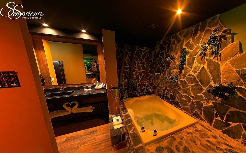 Sensaciones Motel Boutique - Adults Only 35/50