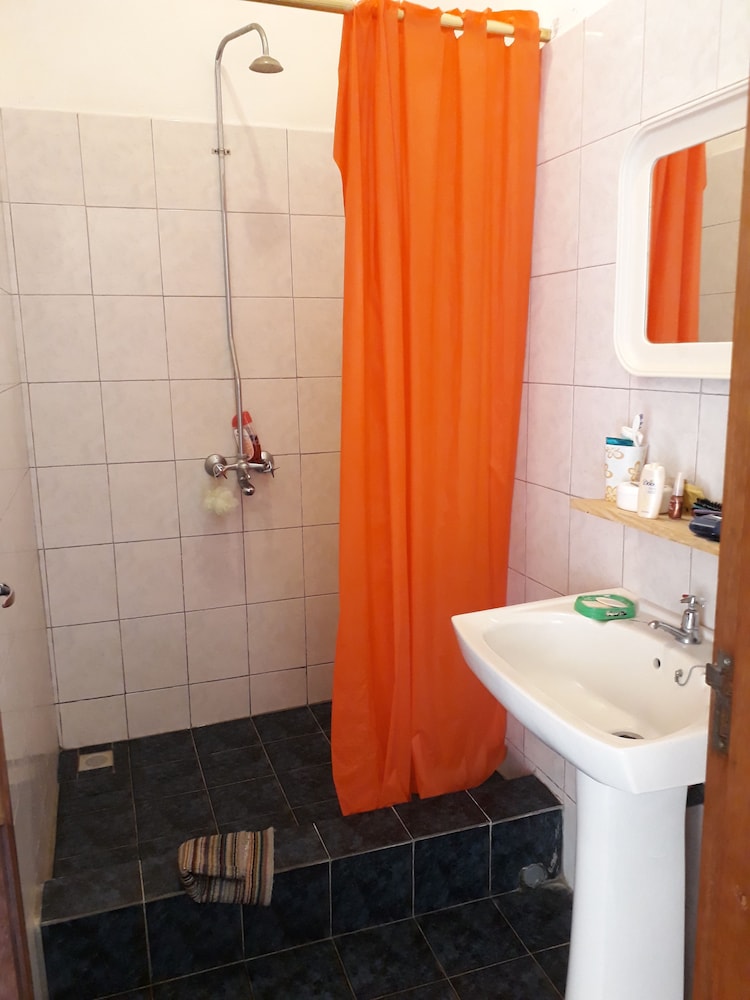 Allamanda Studios And Apartments 42/44