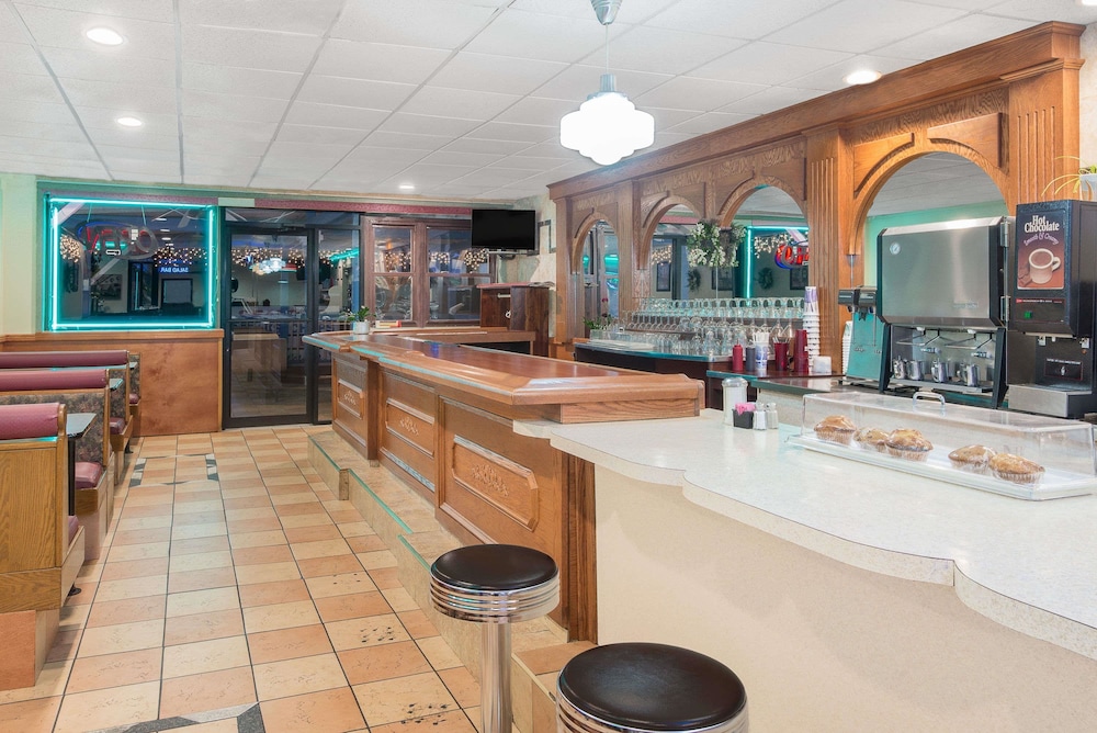 Howard Johnson by Wyndham Saugerties, NY 22/26