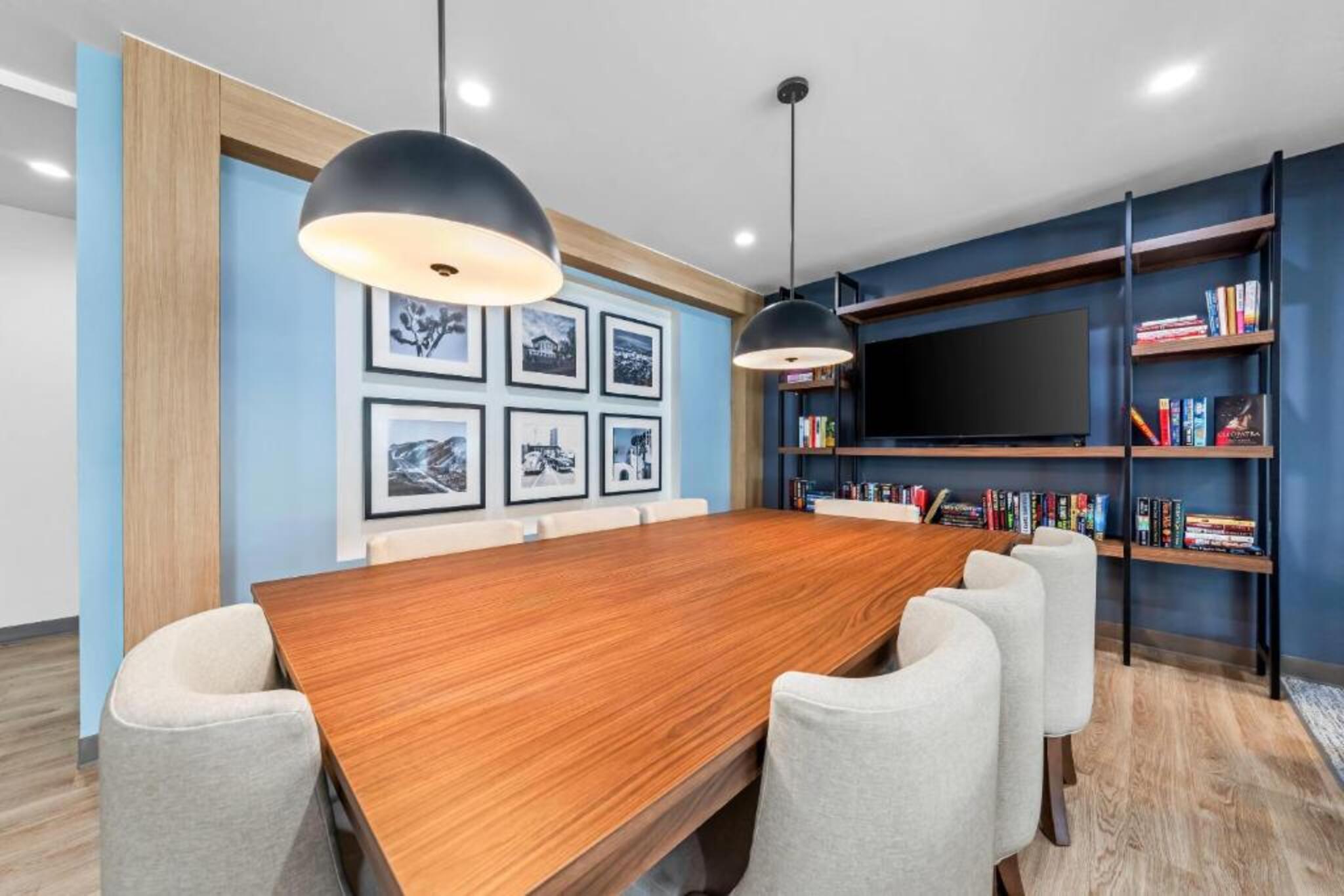 Everhome Suites Ontario Airport 27/39