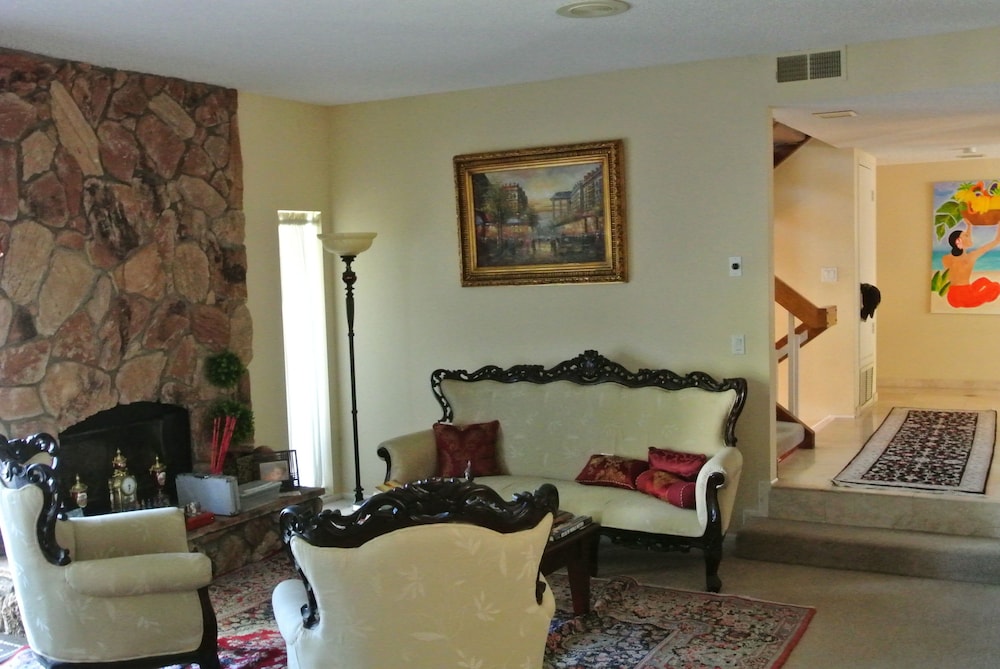 Mini Mansion in Hollywood Hills 34/47