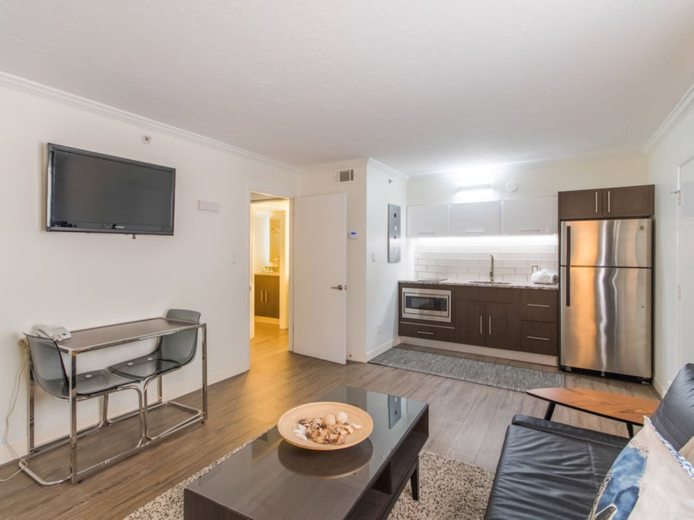 Hibiscus Suites - Gateway to Siesta Key 31/44