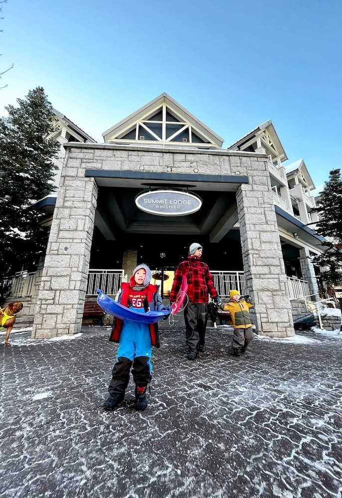 Summit Lodge Boutique Hotel 47/58