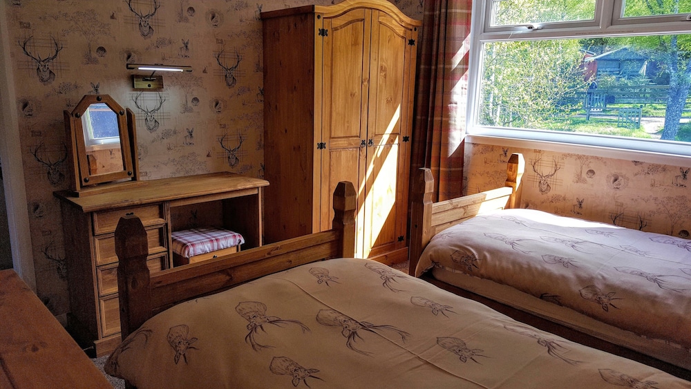 2 BEDROOMS, CABIN