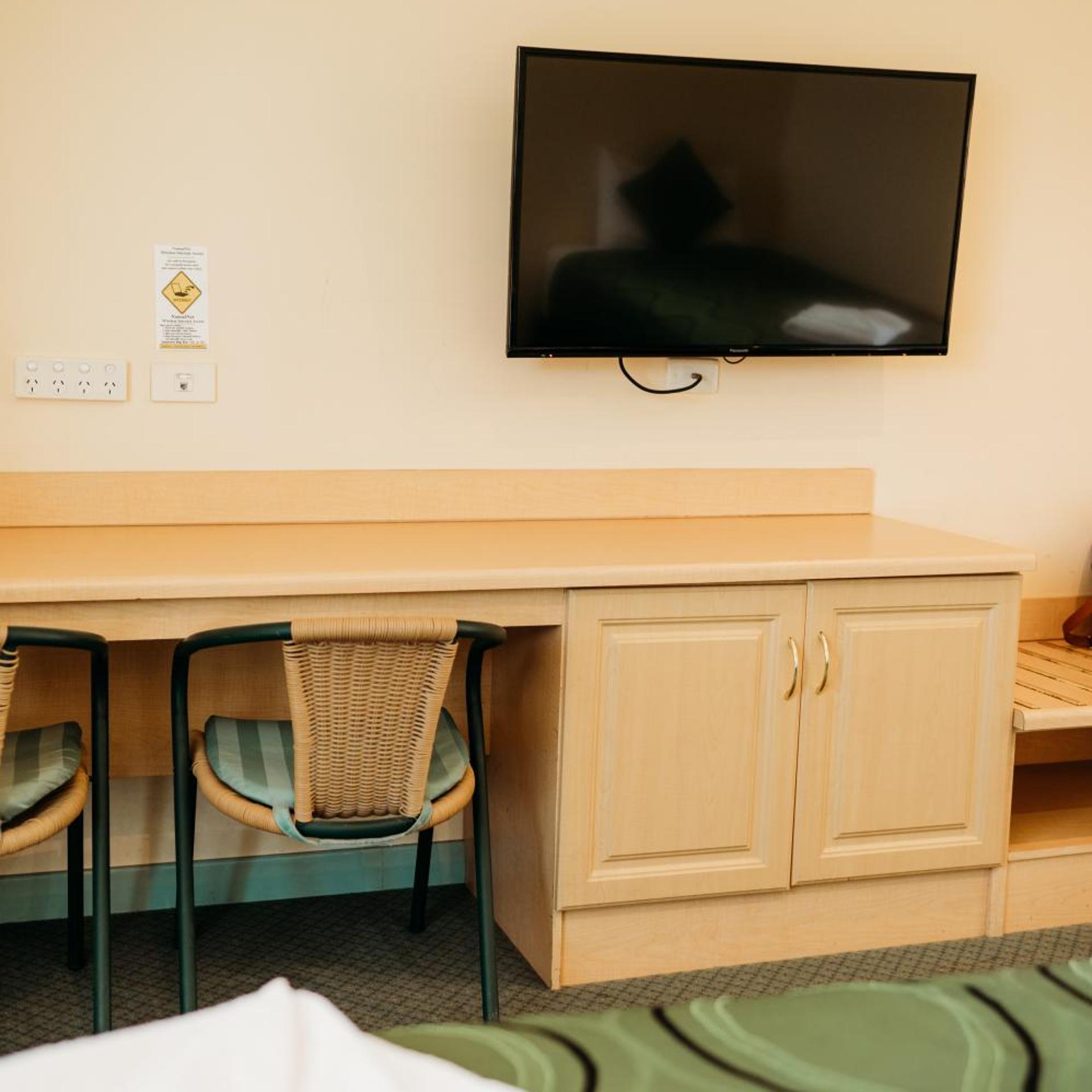 Ceduna Foreshore Hotel Motel 44/48