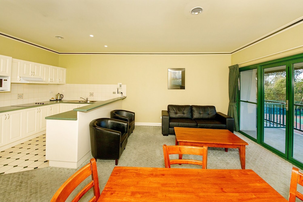 Yarrawonga Mulwala Golf Club Resort 57/86