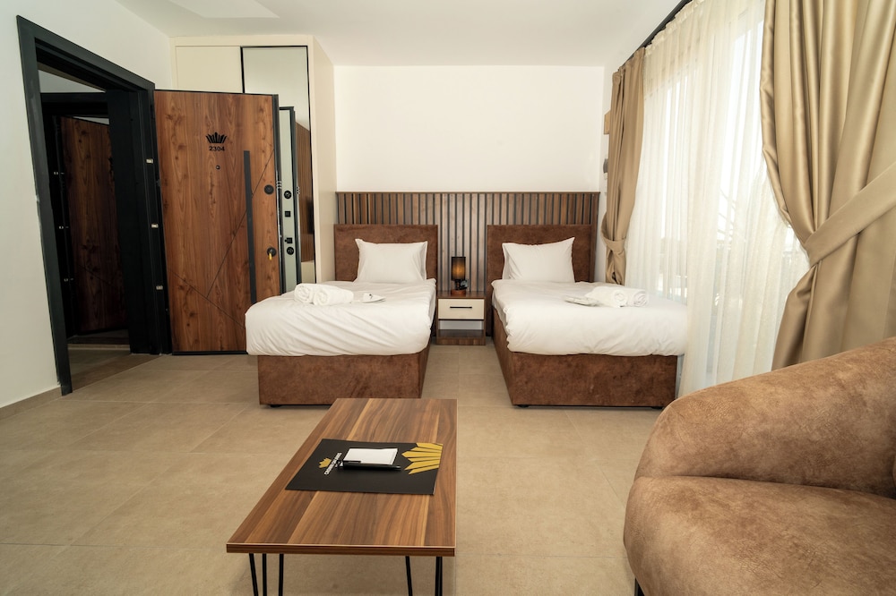 Crown Salamis Hotel 14/25