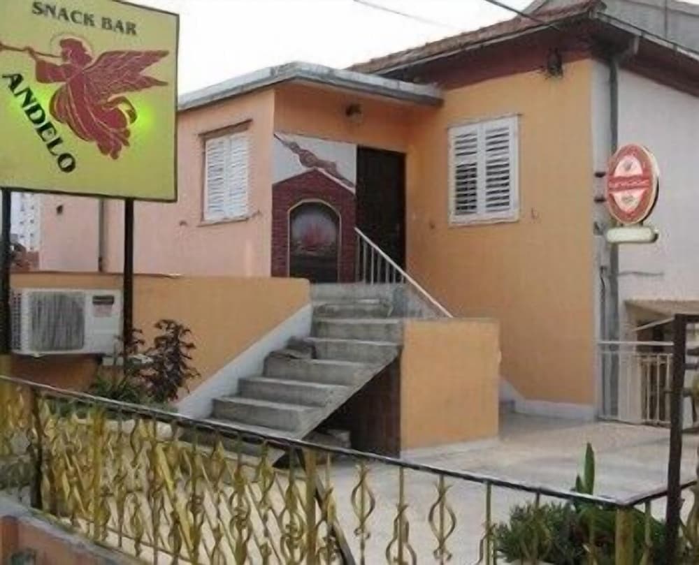 Villa Angela 12/80