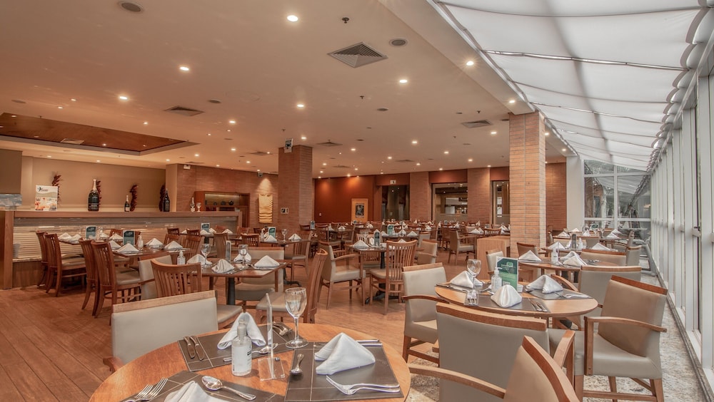 Hotel Deville Prime Porto Alegre 35/50