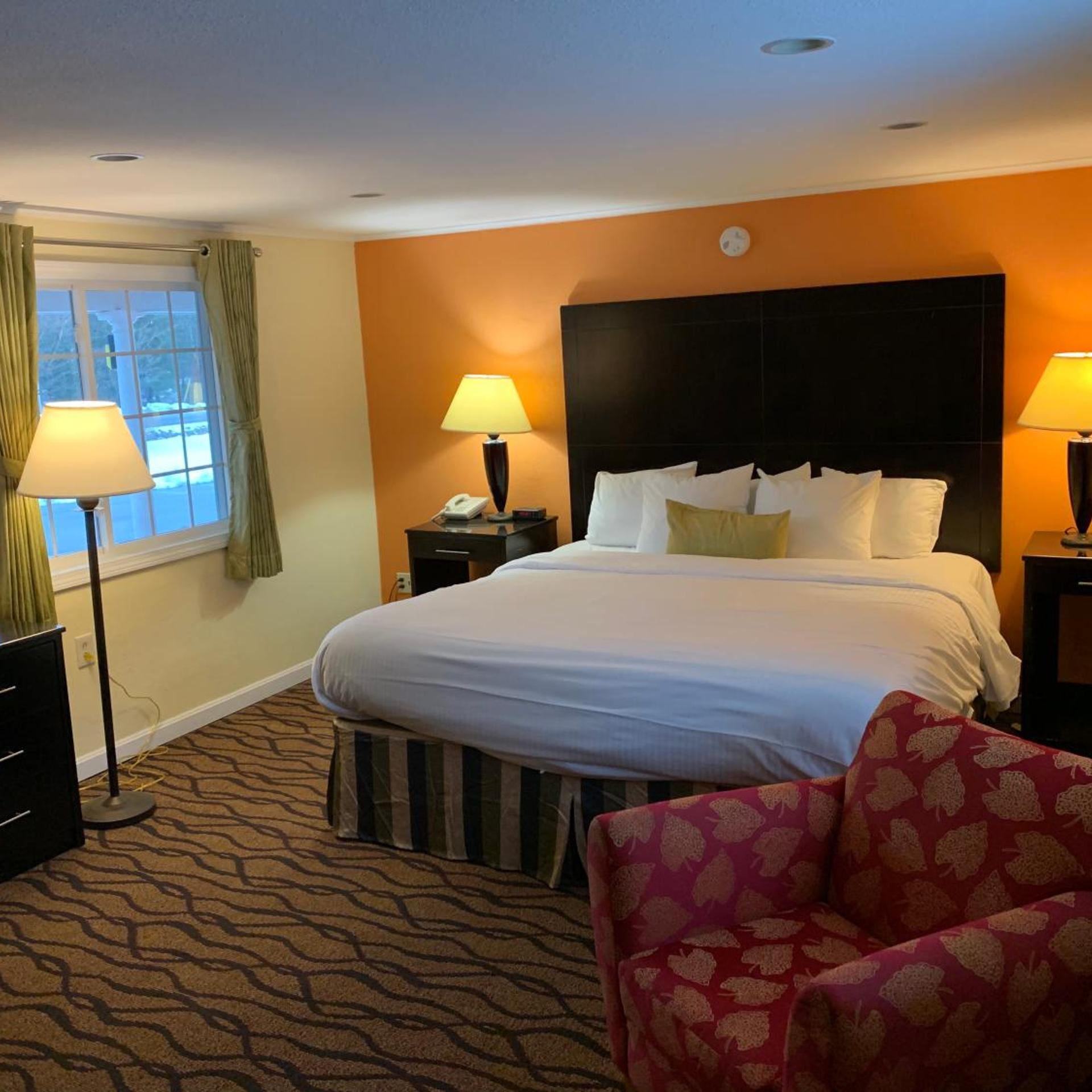 غرفة بسرير كينج، Four Winds Country Motel 6/10