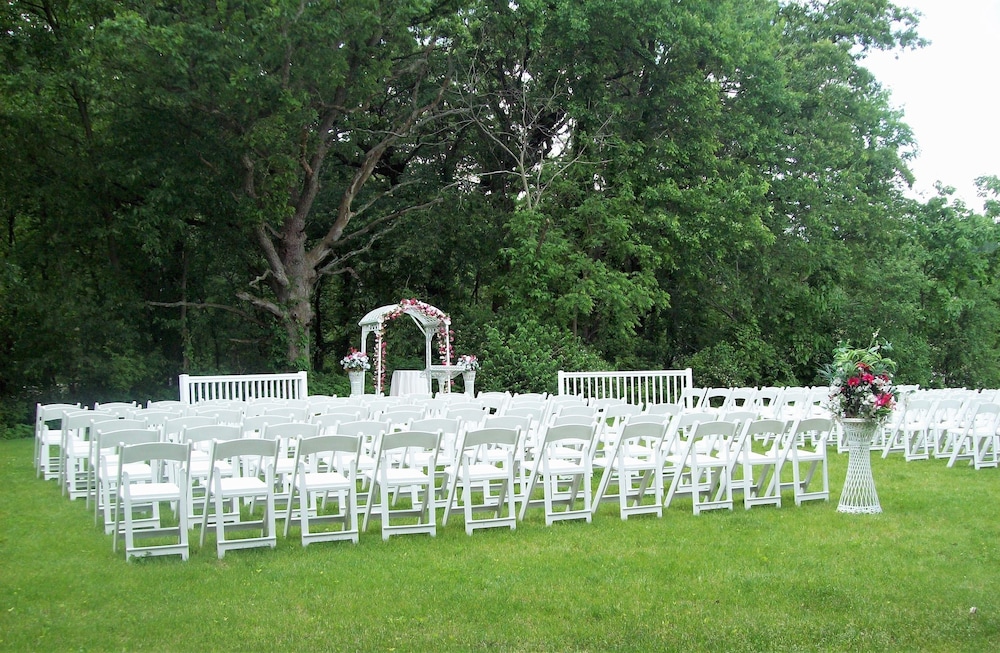 The Montcler Hotel & Conference Center 65/69