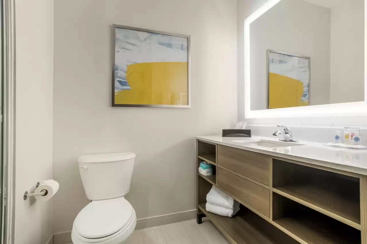 جناح بسرير كينج، Comfort Inn & Suites Huntsville Near University 2/2